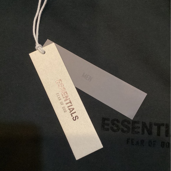 New with tags men’s essentials, fear of God sweatshirt - Picture 4 of 7